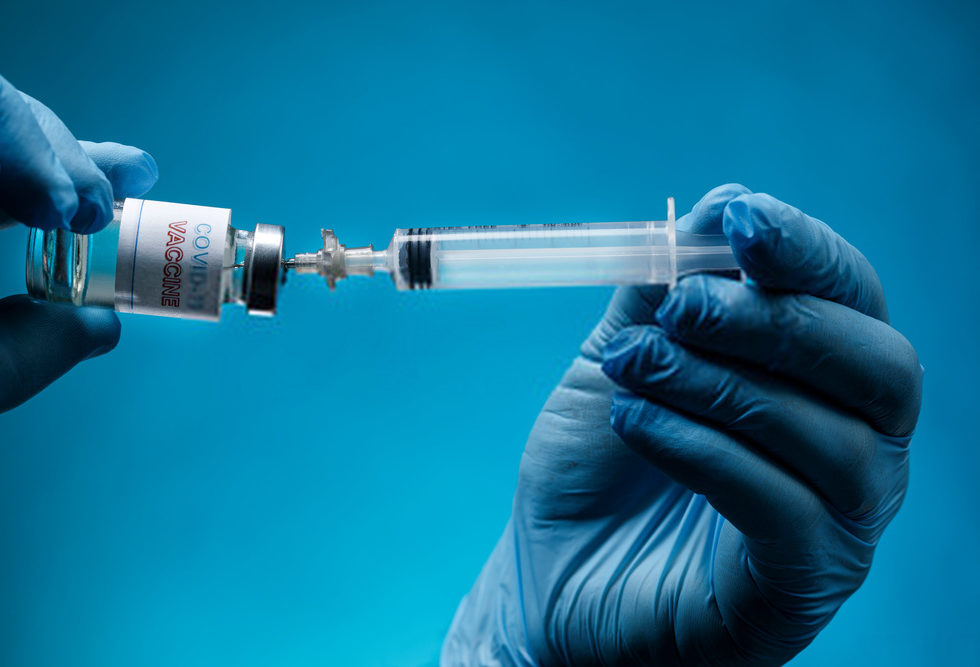 Vaccini: Aifa dispone il divieto per un lotto di vaccino AstraZeneca contro il Covid-19